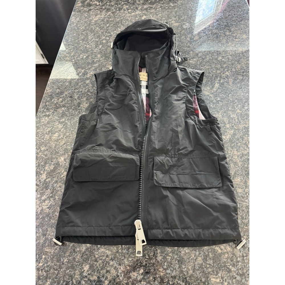 Burberry Hooded Check Inner Vest. Black Pre Loved Size 48 Large.